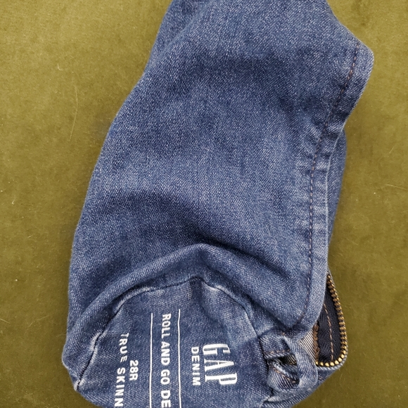 GAP True Skinny Roll and Go Jeans - Picture 3 of 3